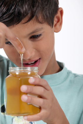 Honig Kleinkinder. Ab Wann?Wirkung gegen Husten&Rezepte